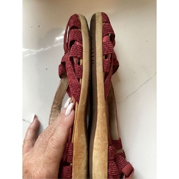 Olukai Slip On Sandals Sz 9 Leather Elastic Red Vacation - Picture 6 of 8